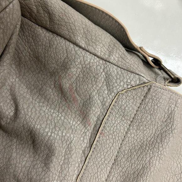 Converse one star purse, bag.Preowned- lots of life left snap front shoulder bag - Picture 7 of 7